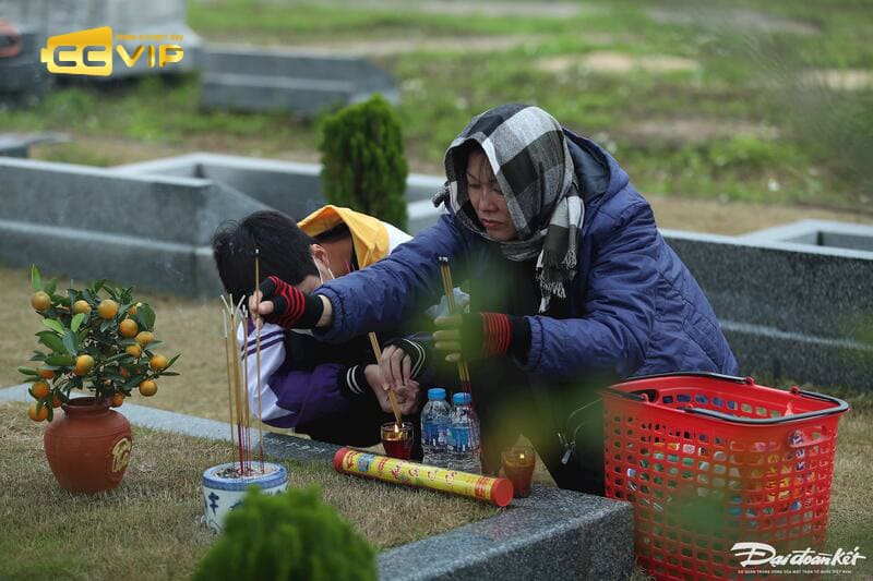 mơ thấy mộ đánh con gì